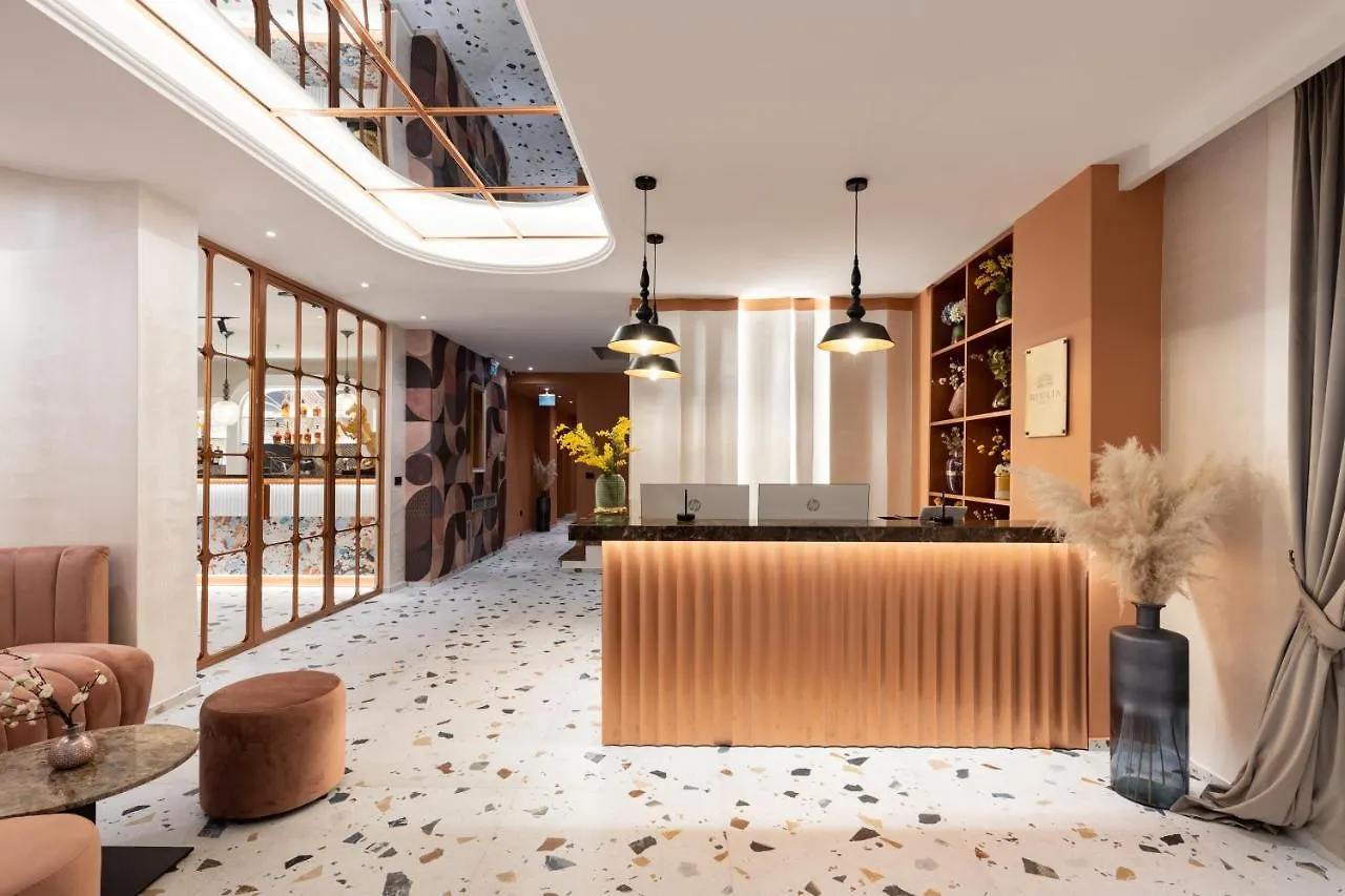 Giulia Albérgo Hotel Durrës 4*,  Albania